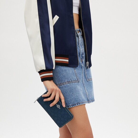 Coach Long Zip Around Wallet In Signature Jacquard - Picture 1 of 3